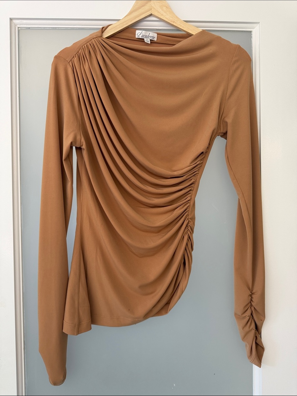 La CANADIENNE Camel Long-Sleeve Ruched Drape Top